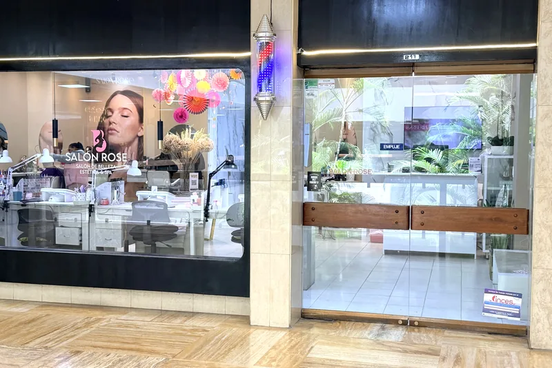 Interior of Salón Rose